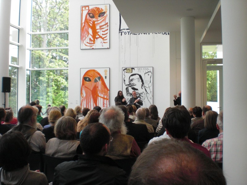 Jonathan Meese im gespräch mit dem Kurator Daniel J. Schreiber am 19.5.2009